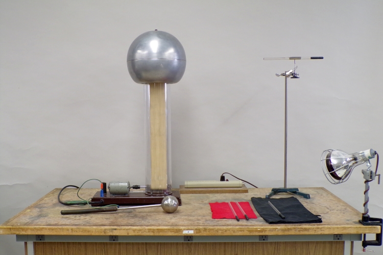 56.63 Polarity of Van de Graaff generator